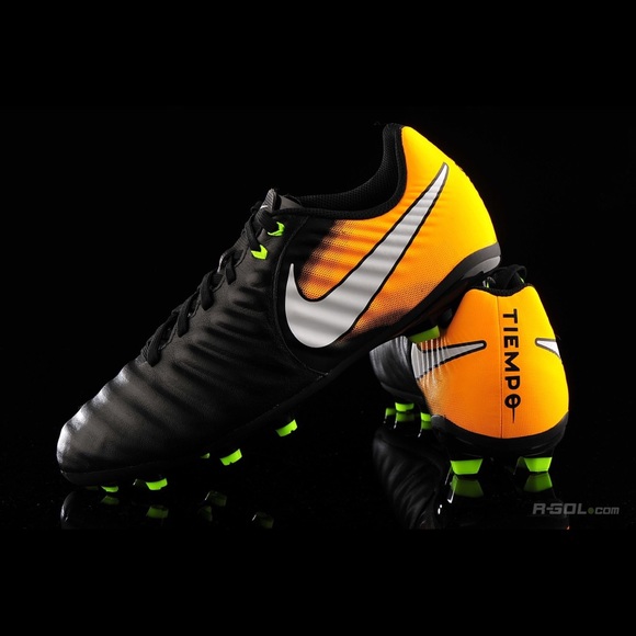 nike tiempo ligera